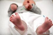新生儿第一个月一般长几斤算正常？