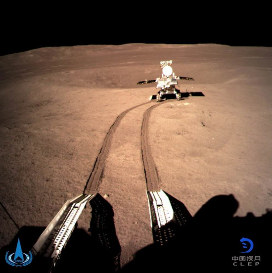 “玉兔二号”月球车在月球表面的行驶轨迹