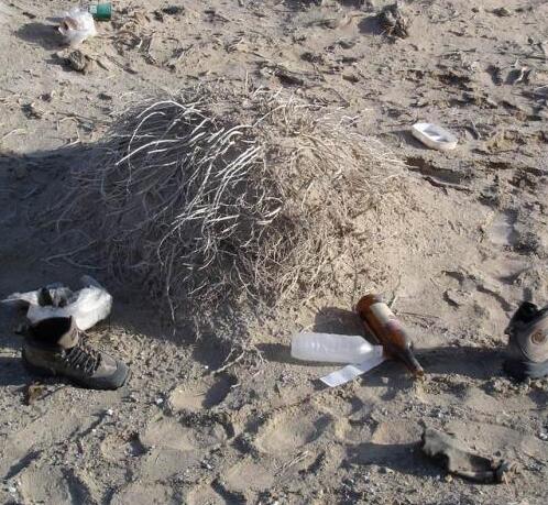 新疆罗布泊米兰的戈壁滩上发现了一具男性无名尸体