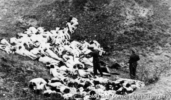 犹太人大屠殺历史图片 二战德国纳粹屠杀犹太人裸尸如山