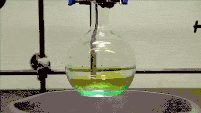 铜和浓硫酸反应的现象深度解析(氧化铜与稀硫酸反应)