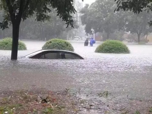 河南暴雨死亡人数有多少_河南强降雨致302人遇难_郑州292人