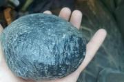 为什么石铁陨石，铁陨石大部分都有沙眼撞击纹而矿石就没有呢？