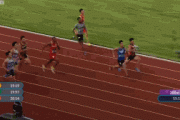 男子200米决赛，中国台北选手杨俊瀚与日本选手同时撞线，为什么冠军判给了日本队？