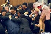 为什么外国议会议员会在公共场合斗殴？