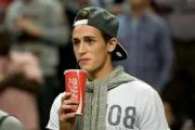 C罗移开可乐，举起水，为什么顶级运动员怕喝碳酸饮料？