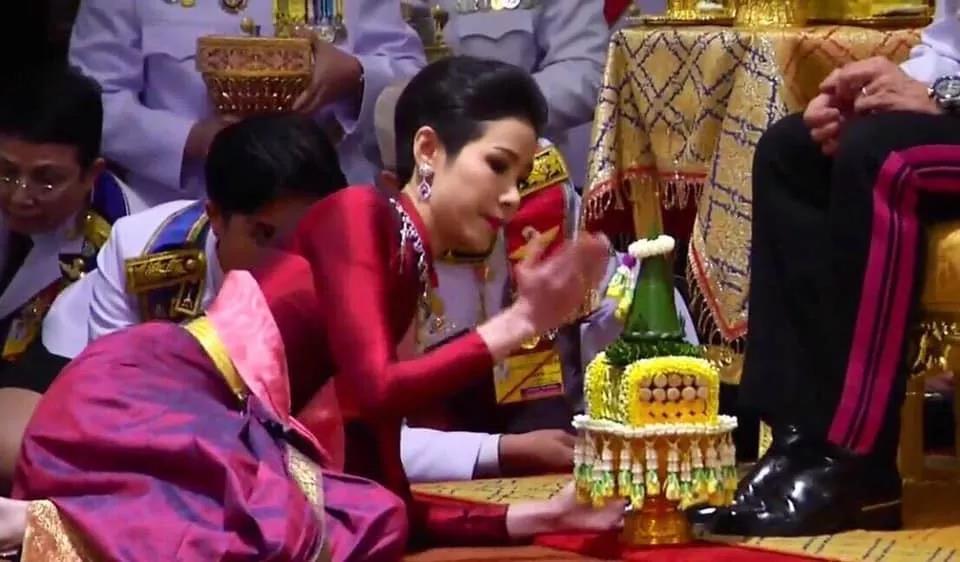 泰国国王可以娶几个老婆？现任泰国国王公开纳妃有几个妻子?
