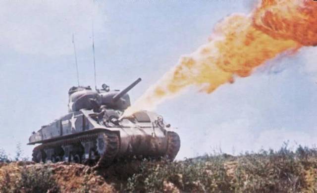 二战美德坦克大决战！德国虎式坦克和美国谢尔曼坦克哪个更厉害