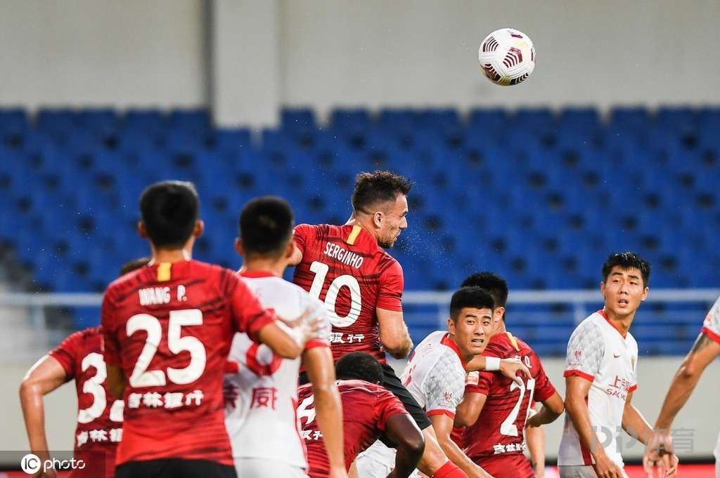 半场-长春亚泰0-0上海海港 谭龙中柱奥斯卡远射被扑