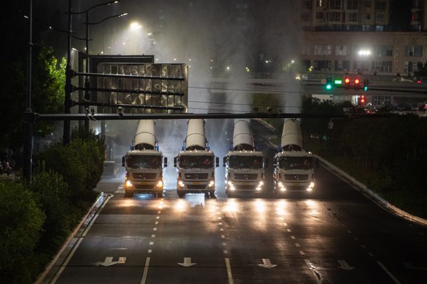 郑州昨夜启动大规模消杀：出动680余台车、3200余人