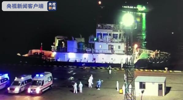 “弘进”轮11名阳性船员被转移至医院治疗，其余患者暂留船