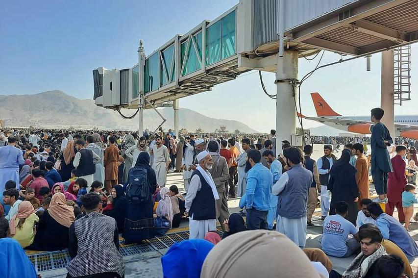 喀布尔国际机场大乱：美军向阿富汗人开火，造成至少3死