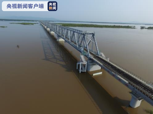 视频丨中俄两国首座跨江铁路大桥铺轨贯通