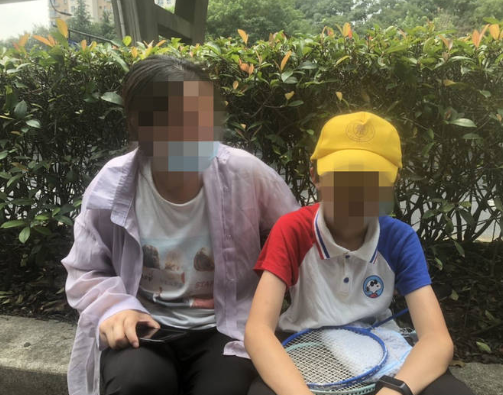 “爸爸沉迷玩手机，活都是妈妈一个人做！”杭州11岁男孩气到离家出走