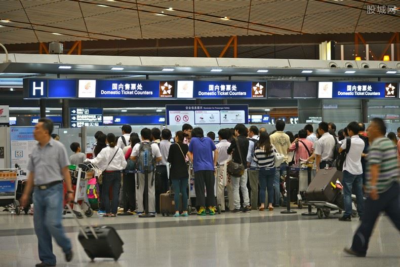 上海疫情进出最新政策 去浦东机场健康码会变色吗