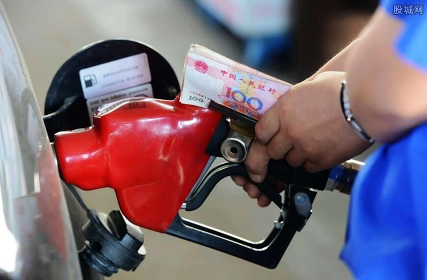 国内成品油价现年内最大降幅 下降幅度有多少？