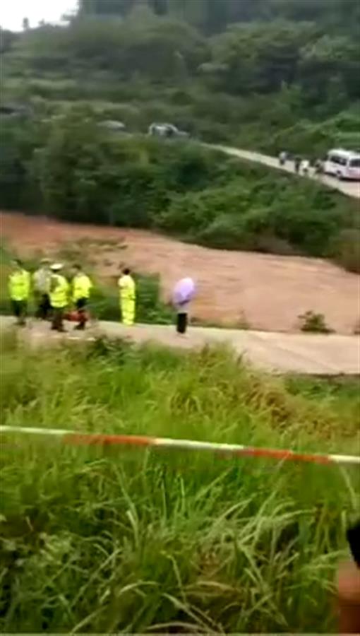 重庆忠县车祸致6人落水，知情人：4人遇难，2人仍在搜救中
