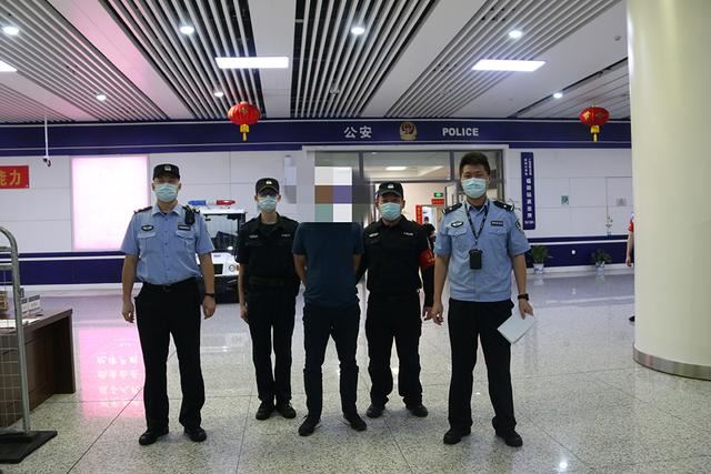 恶心！深圳一男子偷拍乘务员裙底，被行拘5日