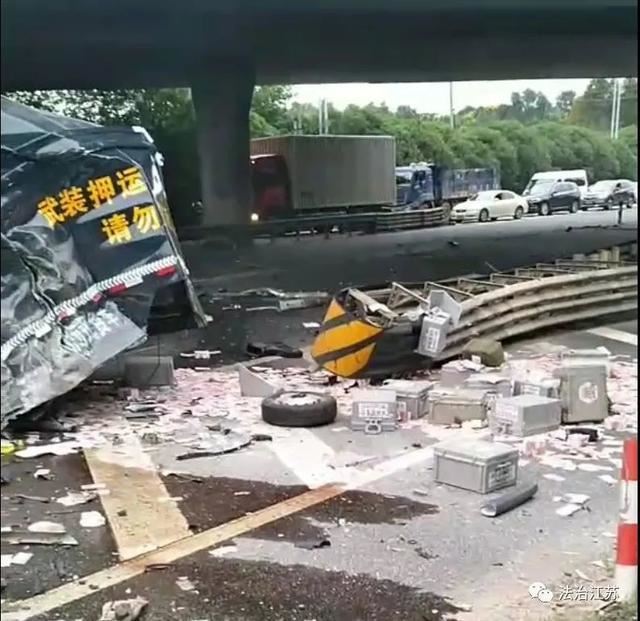 悲剧！江苏宜兴一货车和运钞车相撞致2死，警方通报