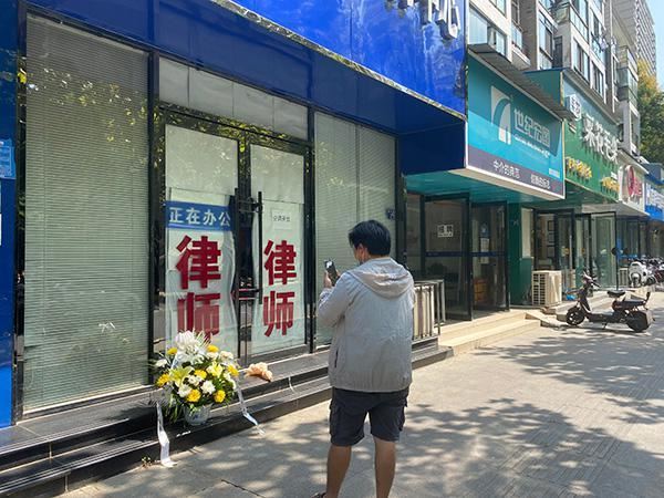 武汉30岁律师遭枪杀案背后 过路老人直叹"好可惜"