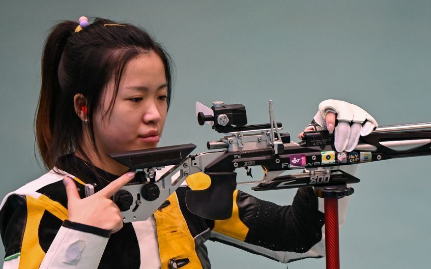竞争激烈！奥运冠军杨倩全运会10米气步枪摘铜