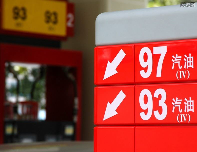 节前油价上涨加满一箱将多花3.5元 上调多少钱