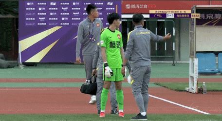 活久见！广州首发门将最后关头改踢中锋 惨遭中乙球队淘汰