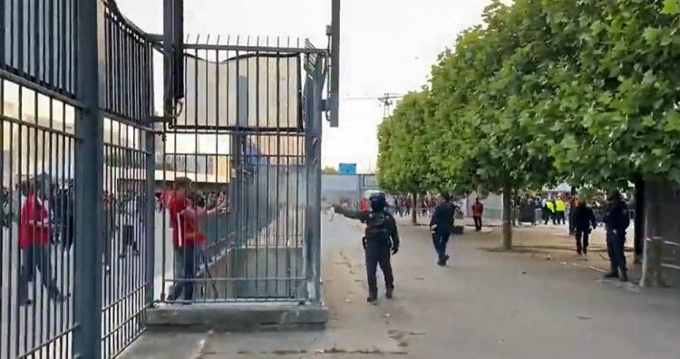 巴黎警察局局长就在欧冠决赛前，向球迷使用催泪瓦斯进行道歉