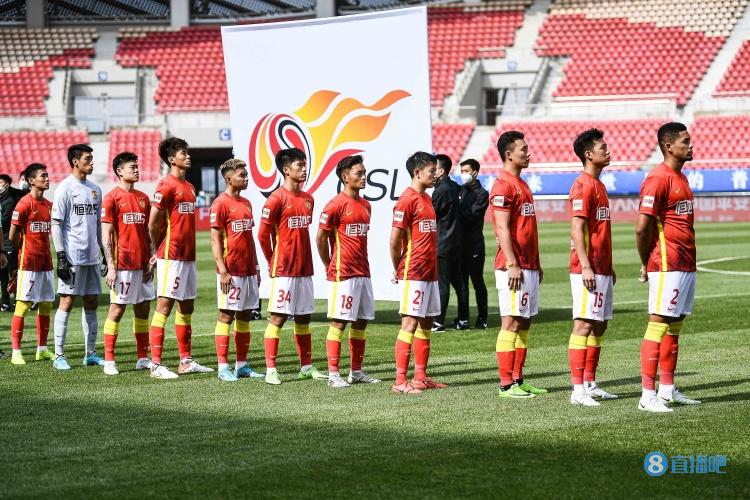 足球报：广州队拿到首胜不容易，球队防线配置尚可但进攻端问题大