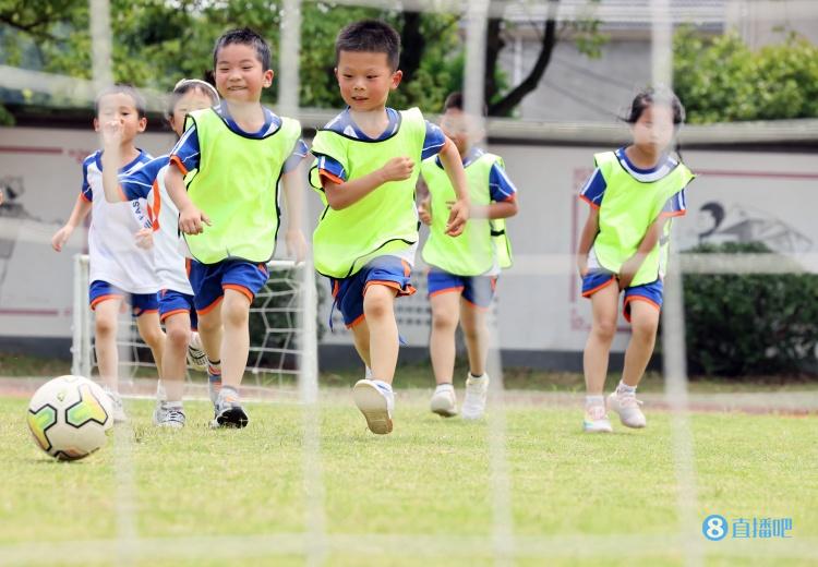 微笑的孩子，中国足球的未来