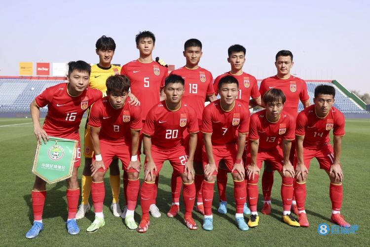 记者：足协上报接近50人的东亚杯备选名单，包括4-5名超龄球员