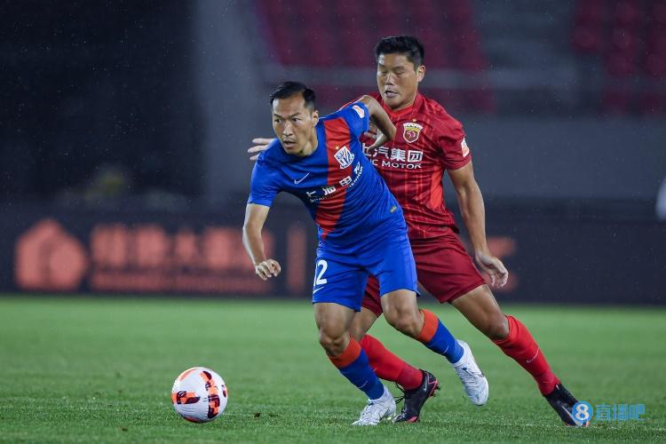 足球报：若联赛恢复主客场，上海两队可能将主场设在第三地