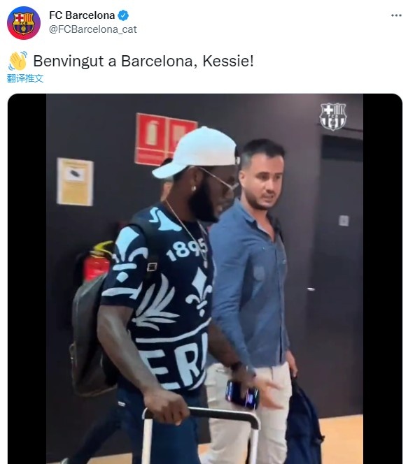 巴萨晒新援凯西到达当地视频：👋欢迎来到巴塞罗那，凯西！