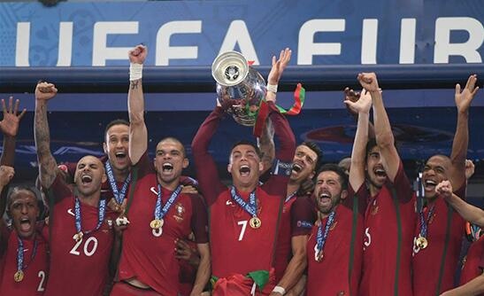 六年前的今天葡萄牙登顶欧洲杯，C罗夺国家队首冠🏆