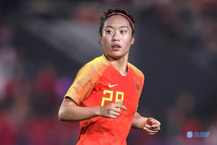 记者：留洋对中国足球来说是条正路，女足留洋效果可能更快更明显